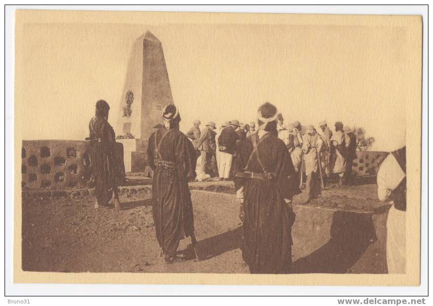 TAMANRASSET  C. de Foucauld - Soldats Touaregs rendant les honneurs funèbres .