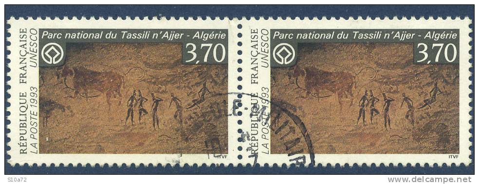 France - Service 111 oblitéré en paire - Patrimoine mondial Parc National du Tassili n´Ajjer en Algérie