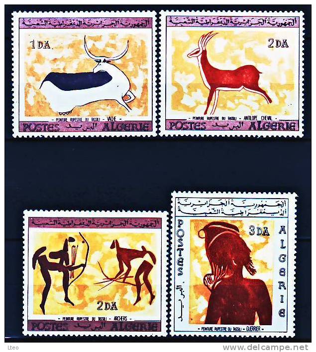 Algérie 437 / 40 Dessins rupestres du Tassili dont Arc