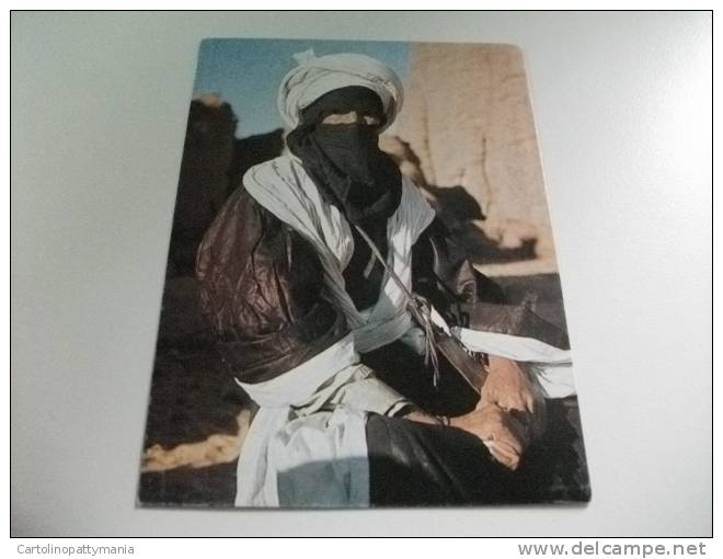 costume sur le plateau du tassili algeria