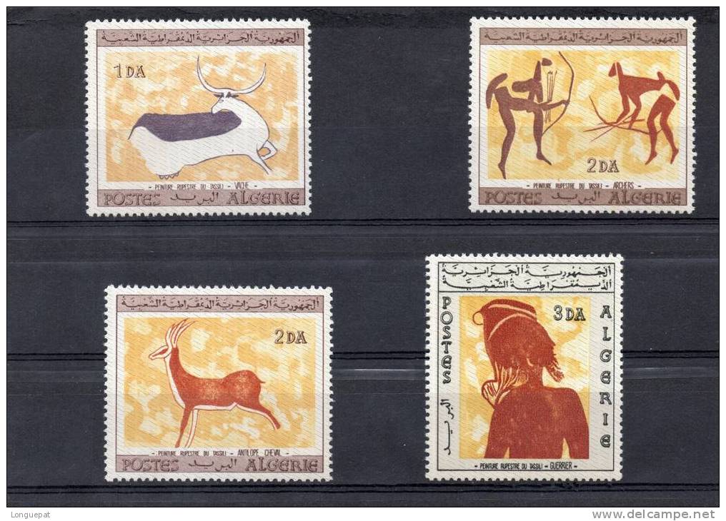 ALGERIE  Peintures rupestres du Tassili  vaches, archer, antilope cheval, guerrier - Archéologie - Art