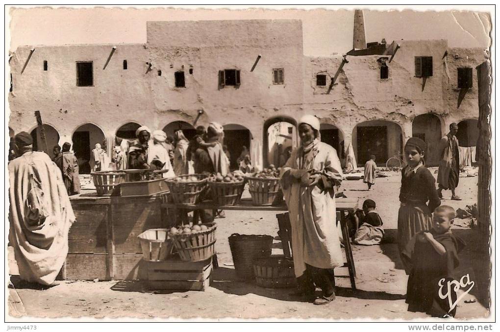 CPA N°5605 - POST CARD - BORDJ BOU ARRERIDJ ALGERIE - SCENES et TYPES  1955 - Un marché dans le Sud