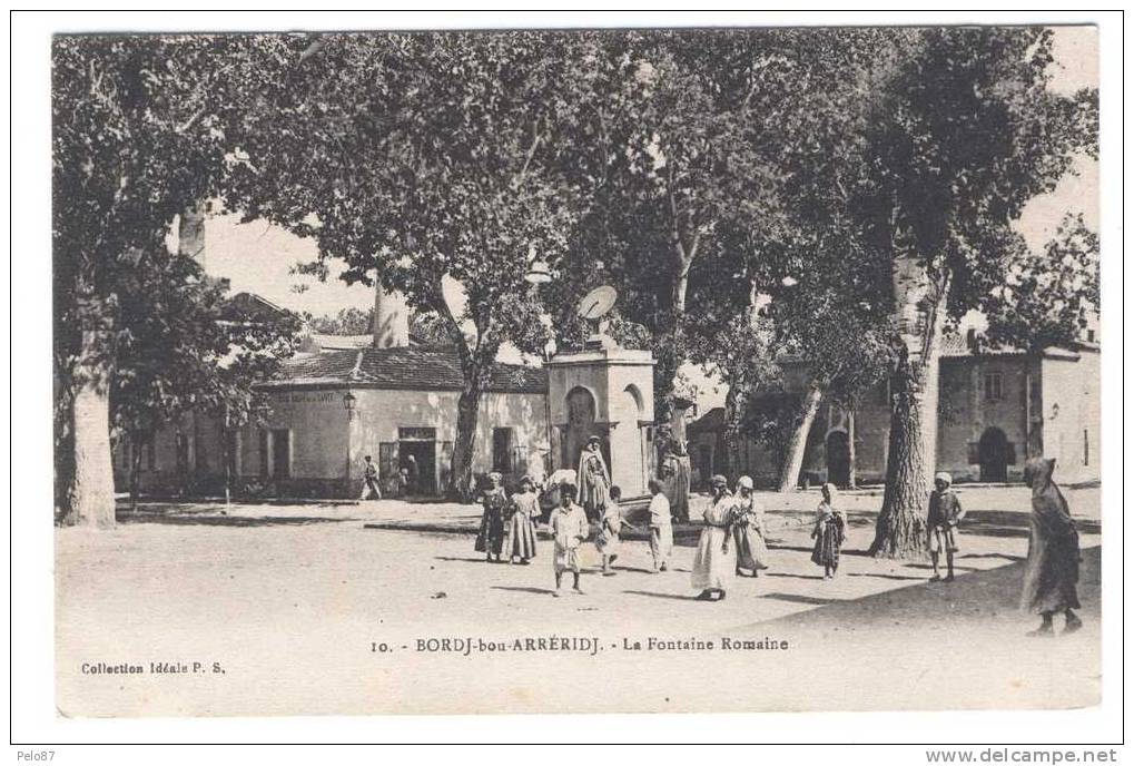 TOP CPA   Bordj-bou-Arréridj La fontaine romaine  (très animée)   B216