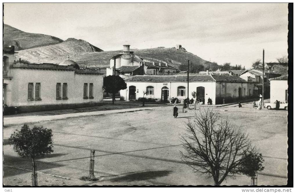 Algerie --- Khenchela --- Vue de la Place -- Mairie -- Rue de Paris