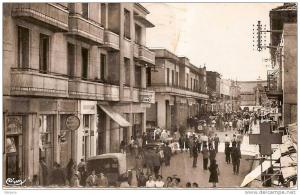 CPSM CONSTANTINE. SOUK AHRAS. rue victor Hugo, animée, commerces, Esso. 1957