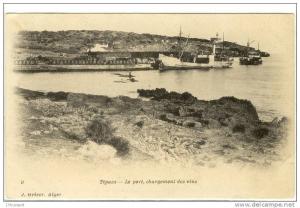 Carte Postale Ancienne Algérie - Tipaza. Le Port, chargement des Vins