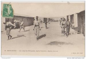 CPA ALGERIE BENI OUNIF Camp des Tirailleurs Sénégalais après L'Exercice Soldats Militaires