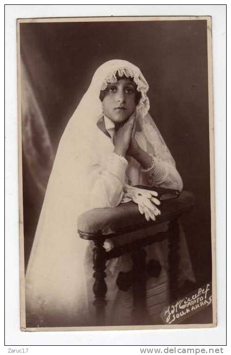 Carte Postale PHOTO ENFANT COMMUNIANTE Signée et inscription PHOTO SOUK AHRAS en bas à droite Algérie