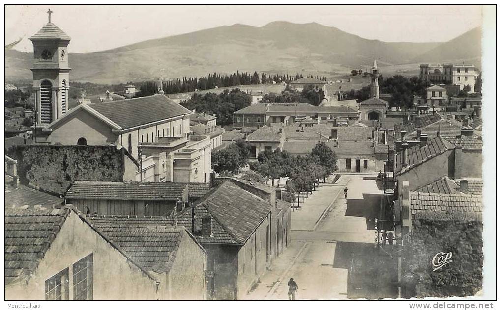 ALGERIE, Souk ahras, vue sur l'église et sur la mosquée, écrtie, timbre décollé, état moyen