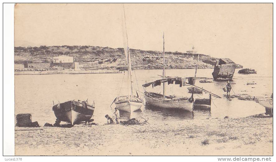 TIPAZA / LA PLAGE ET LE TOMBEAU PENCHE / RARE ET TRES JOLIE CARTE