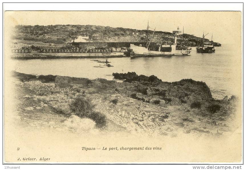 Carte Postale Ancienne Algérie - Tipaza. Le Port, chargement des Vins