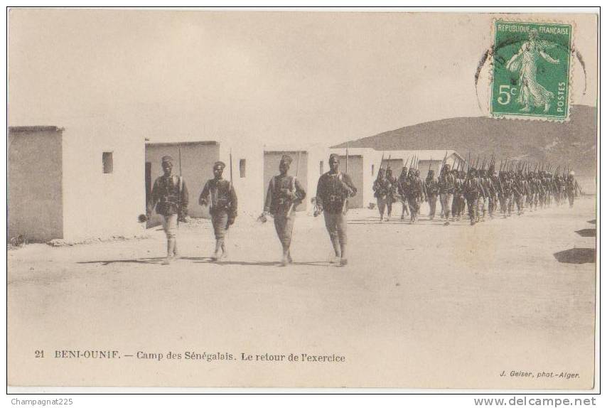 CPA ALGERIE BENI OUNIF Camp des Tirailleurs Sénégalais Retour de l´Exercice Soldats Militaires