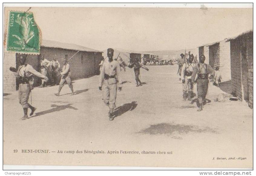 CPA ALGERIE BENI OUNIF Camp des Tirailleurs Sénégalais après L'Exercice Soldats Militaires