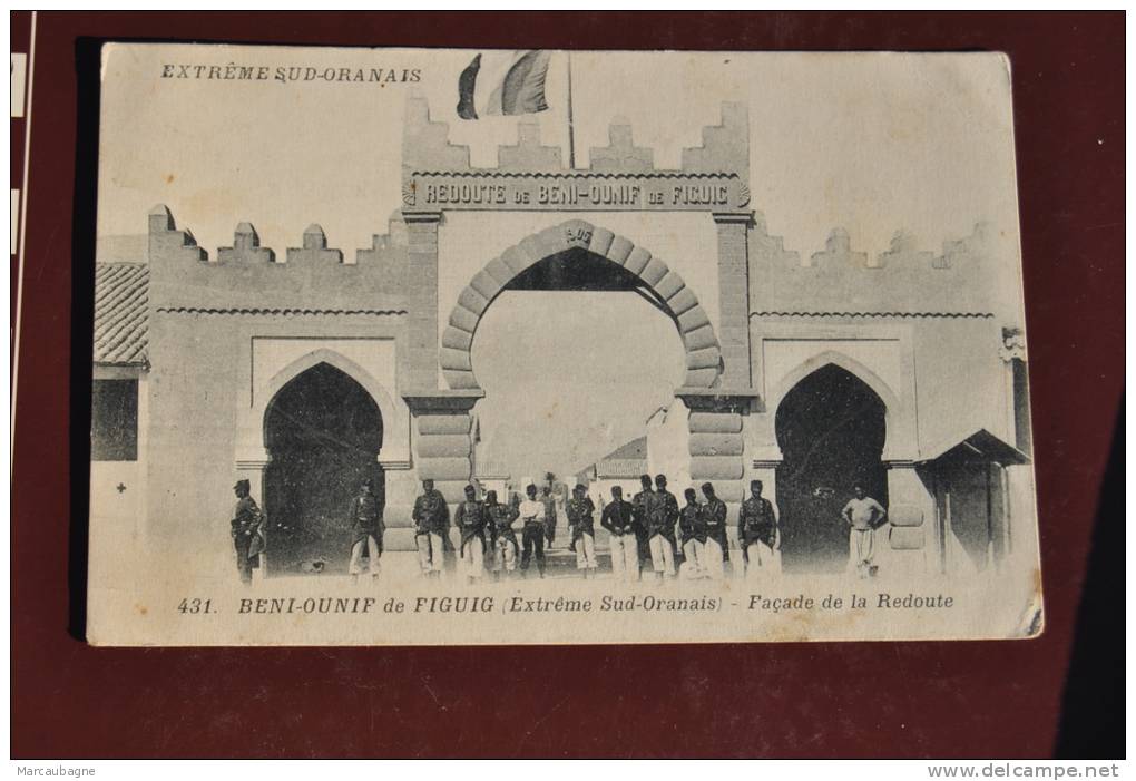 Beni-Ounif de Figuig (extréme Sud-Oranais) façade de la redoute, animée