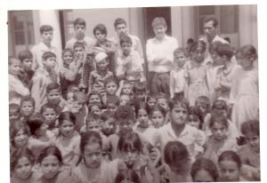 Une partie partie du Personnel Enseignant des écoles de Hassi Zahana et un groupe d'élève