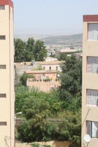 Entre deux bâtiments