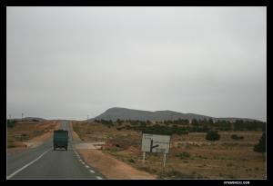 Route vers Aflou, bifurcation vers Sidi Ahmed Belabbes