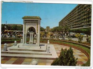 Algérie El Harrach Place Emir Abdelkader en 1978 voir Timbre Boumédienne Peugeot 404 noire