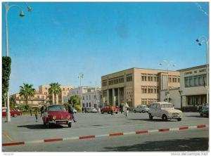 cpm ALGERIE  /  HUSSEIN DEY  Place de Tripoli , 1970 ,automobiles Dauphines et R4 Renault