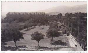 Photo   Réf-JP-658  ( Algérie )    à  HUSSEIN DEY  en façe la Caserne et dérrière les Montagnes le début du Sahara