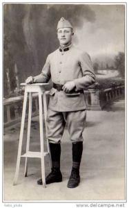 Carte-photo Militaire, soldat du 19ème Régiment, Algérie ? ( Hussein-Dey)