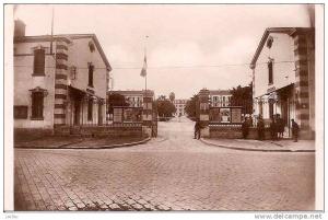 HUSSEIN DEY CASERNE DU GENIE ENTREE DE LA CASERNE (PERSONNAGES) REF 13178