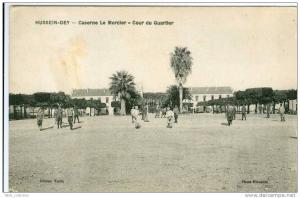 HUSSEIN-DEY - Caserne Le Mercier - Cour du Quartier