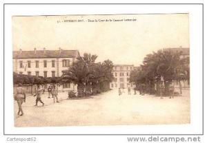 Hussein-Dey. (Algérie). Dans la Cour de la Caserne Lemercier.