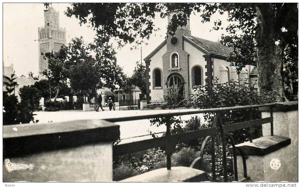 ALGERIE - BERROUAGHIA - L'EGLISE, LA MOSQUEE ET LA PLACE