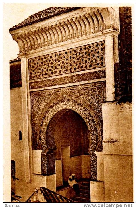 CPA ENTREE DE LA MOSQUEEANIMEE  COLL. ART. L'AFRIQUE R. PROUHO HUSSEIN DEY (MEDAILLE D'OR GRENOBLE 1925)