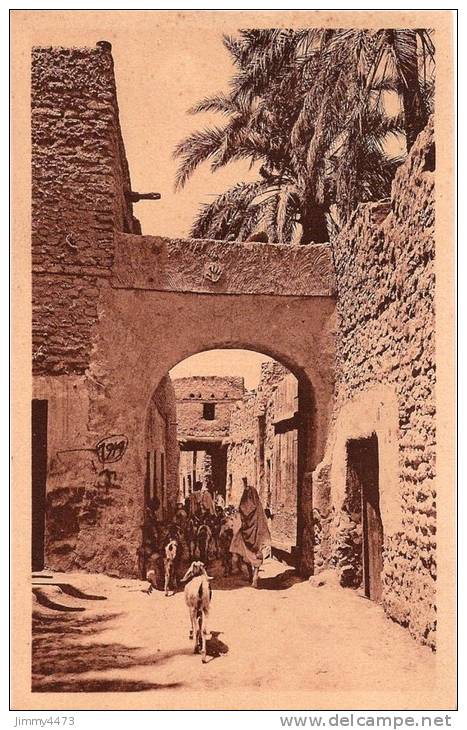 CPA - Dans un village du sud - Une porte d'entrée - R. PROUHO Hussein Dey Grenoble 1925