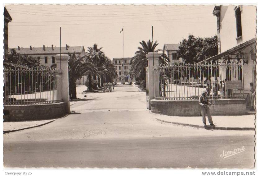 CPSM ALGER HUSSEIN DEY Caserne du 19° Génie Soldats Militaires