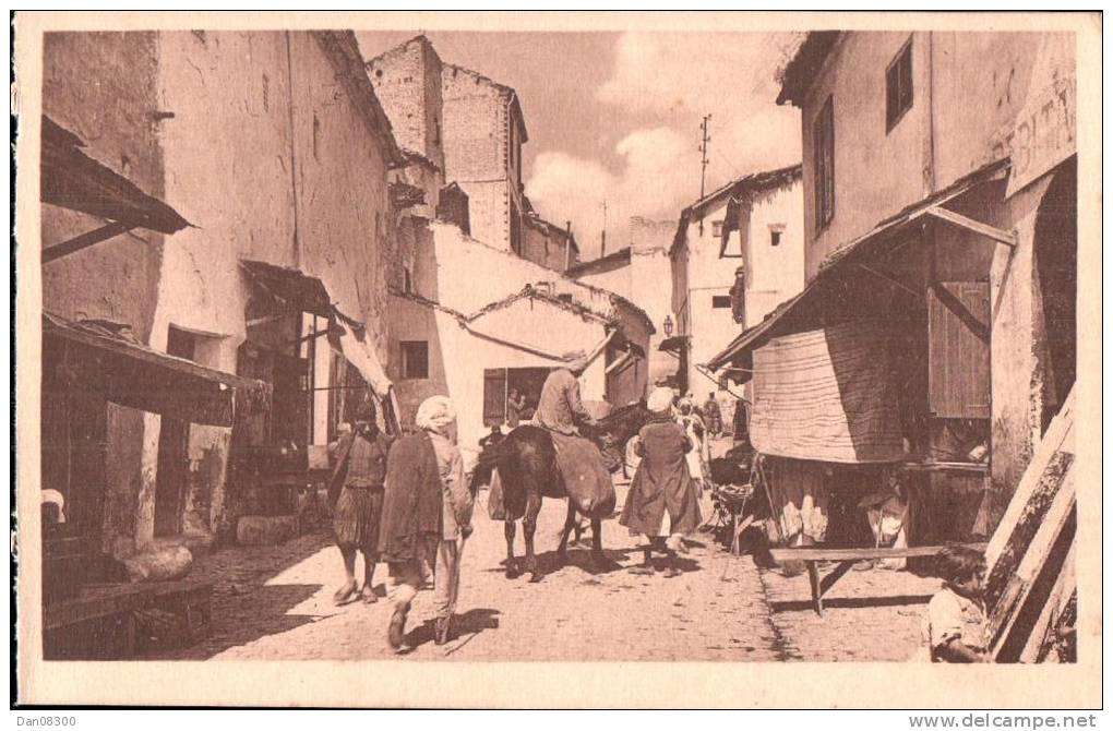RUE D'UN VILLAGE DE SUD TUNISIEN ANIMEE R. PROUHO HUSSEIN DEY MEDAILLE D'OR GRENOBLE 1925 PAS CIRCULEE