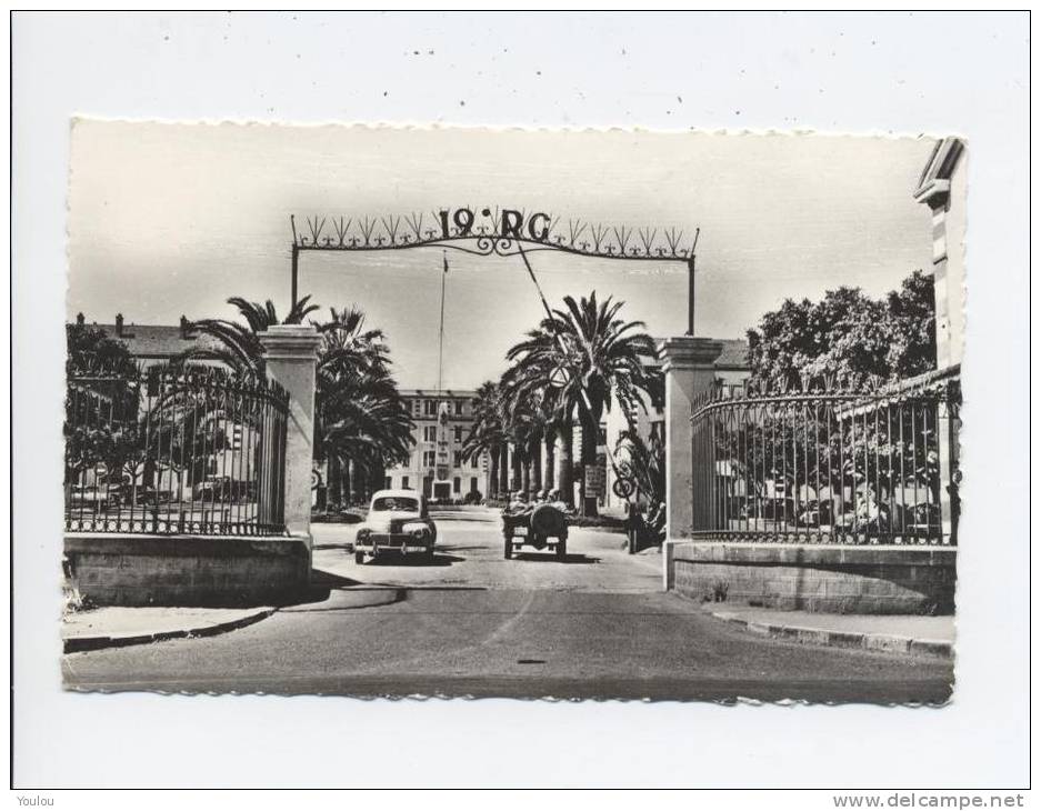 CPSM - 19eRégiment du Génie, entrée quartier Lemercier.(HUSSEIN-DEY)