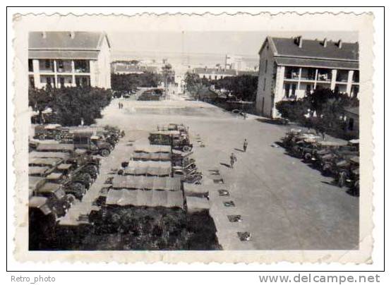Photo Caserne d'Hussein-Dey, Algérie ( matériel militaire, camions )(PH)