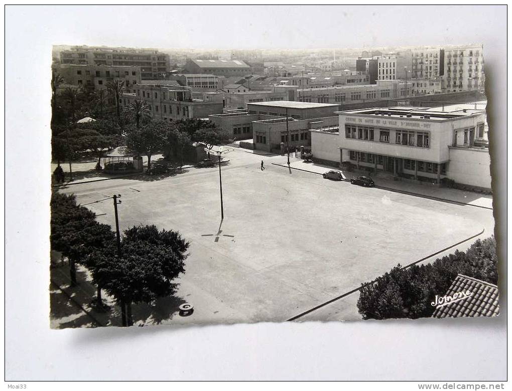 Carte Postale  Ancienne  HUSSEIN-DEY  La Place et le Centre de Santé