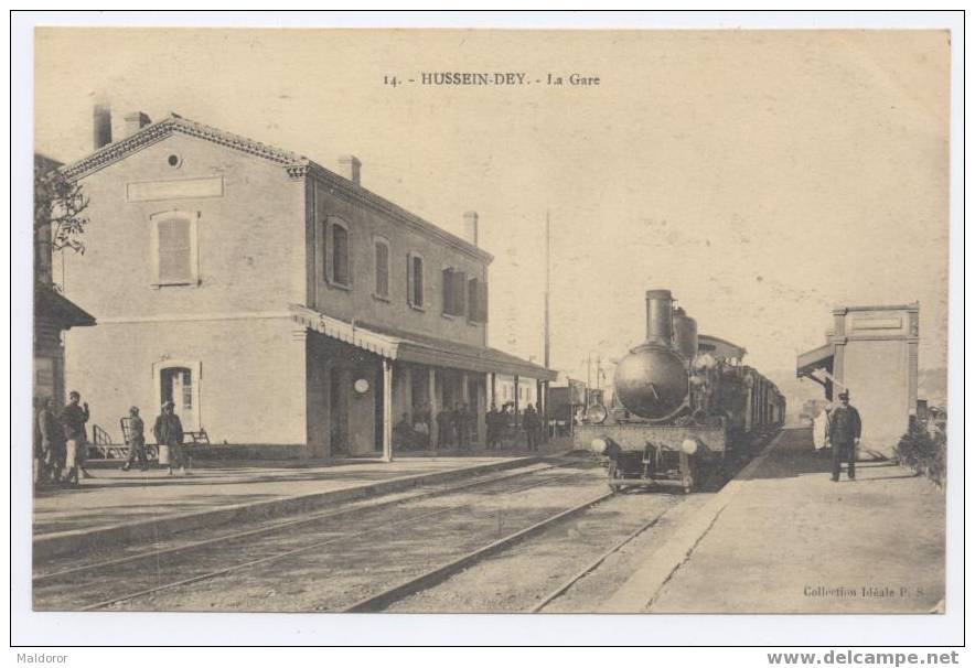 non floue ,  HUSSEIN  DEY -  ancien TRAIN en  GARE. animé  BON PLAN -  rare  cliché