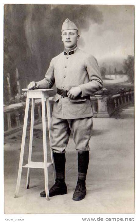 Carte-photo Militaire, soldat du 19ème Régiment, Algérie ? ( Hussein-Dey)