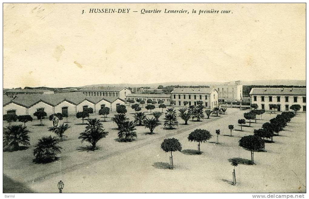 HUSSEIN.DEY - Quartier Lemercier, la première cour. (bon état)