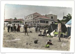 Alger (Algérie) La Plage de Chenoua et le grand Hôtel env 1950 (animée) .