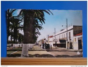 ARZEW L´esplanade ( voitures anciennes 2 CV, ... )