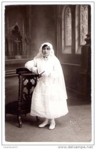 CPA Photo Jeune fille  en communiante  photo Max  21 rue d´Arzew ORAN   Y5/6050