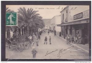 B  ALGERIE  -  CPA   de  ARZEW  -  Carosse  et  Commerce  Rue  d ´ Enfer  en  1909   ( Très  Très  Animée )