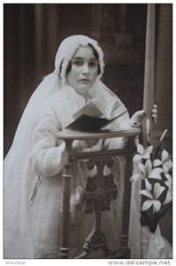 1934 Photographie/carte postaleCommuniante Oran Ex colonie française-photographe Henri Rio Salado rue d'Arzew à Oran