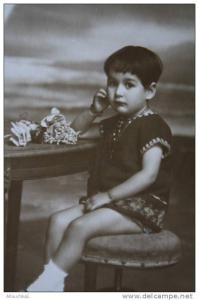 Photographie/Carte postalefillette 2ans et demi décor studioOran en Ex colonie française-photo Henri r d'Arzew à Oran