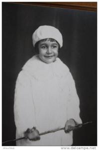 1929 Photographie/Carte postale une jeune fille à la baguetteOran en Ex colonie française-photo Henri r d'Arzew à Oran