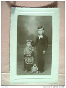 CARTE PHOTO  ENFANTS ET BAIGNEUR DE MODERN PHOTO L.. GARCIA MORENO A ARZEW