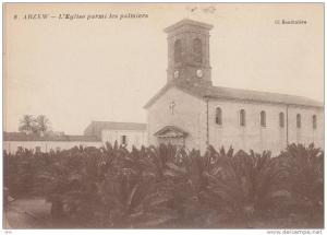 algérie  arzew . l ' église marmi les palmiers .