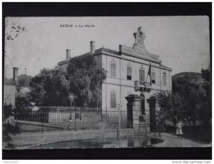 ARZEW (Algérie) -La Mairie - animée - voyagée - tâchée