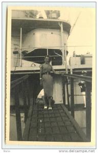 ARZEW - Femme sur Le Duquesne - Juin 1952